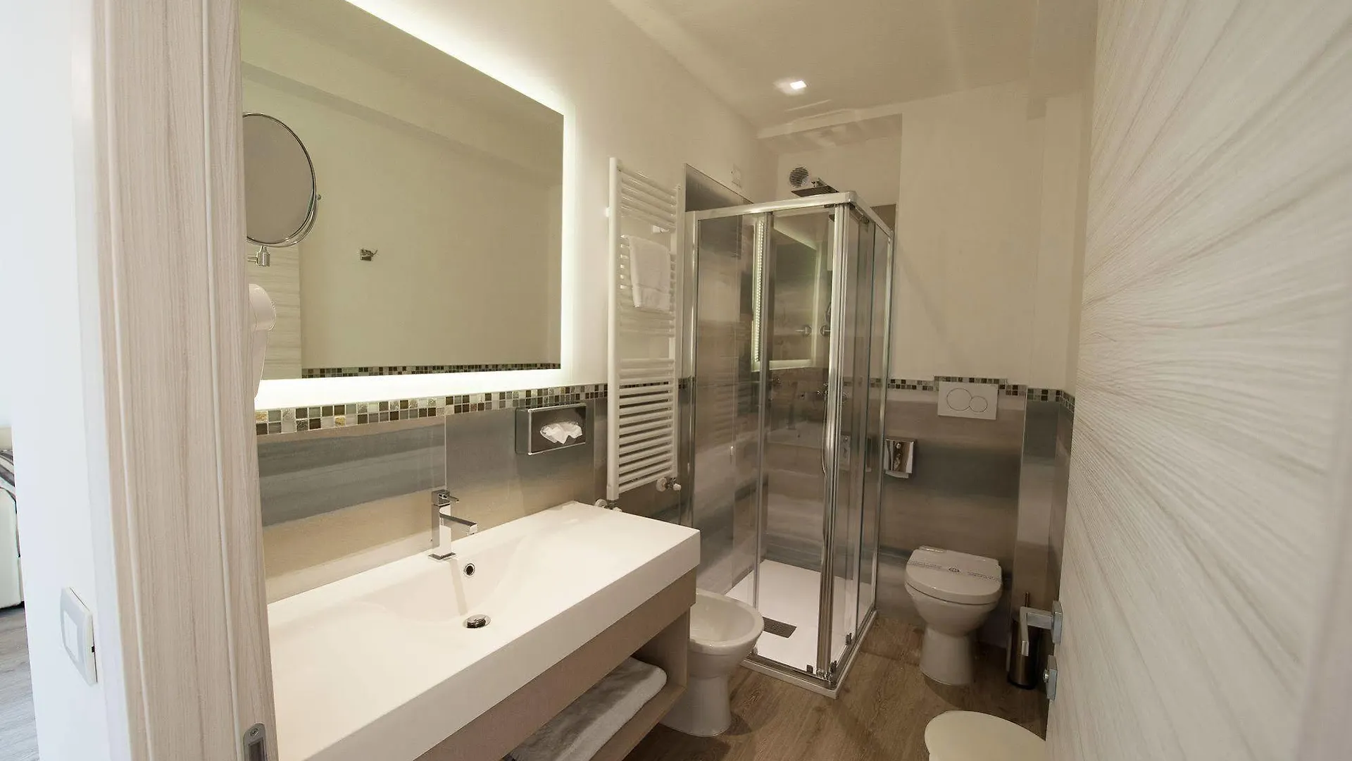 Hotel Italia Garda  4*, Garda (Verona) Italia
