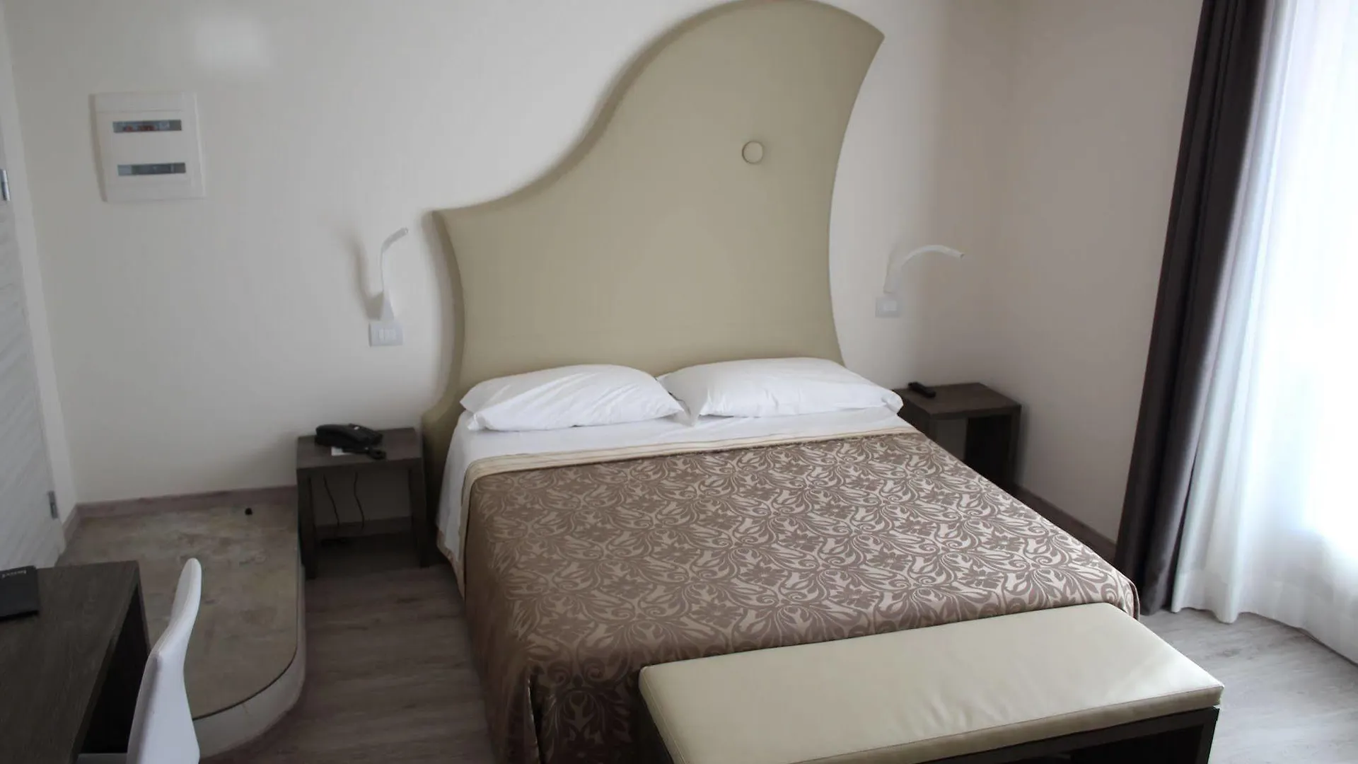 Hotel Italia Garda   Garda (Verona)
