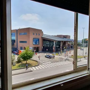 בית הארחה Venice Airport Bed