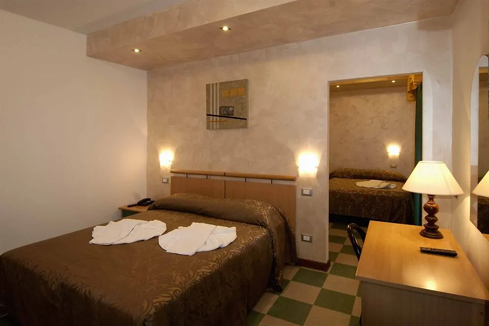 Hotel Italia Garda   Garda (Verona)