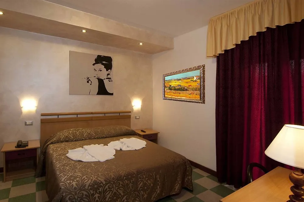 Hotel Italia Garda  Garda (Verona)
